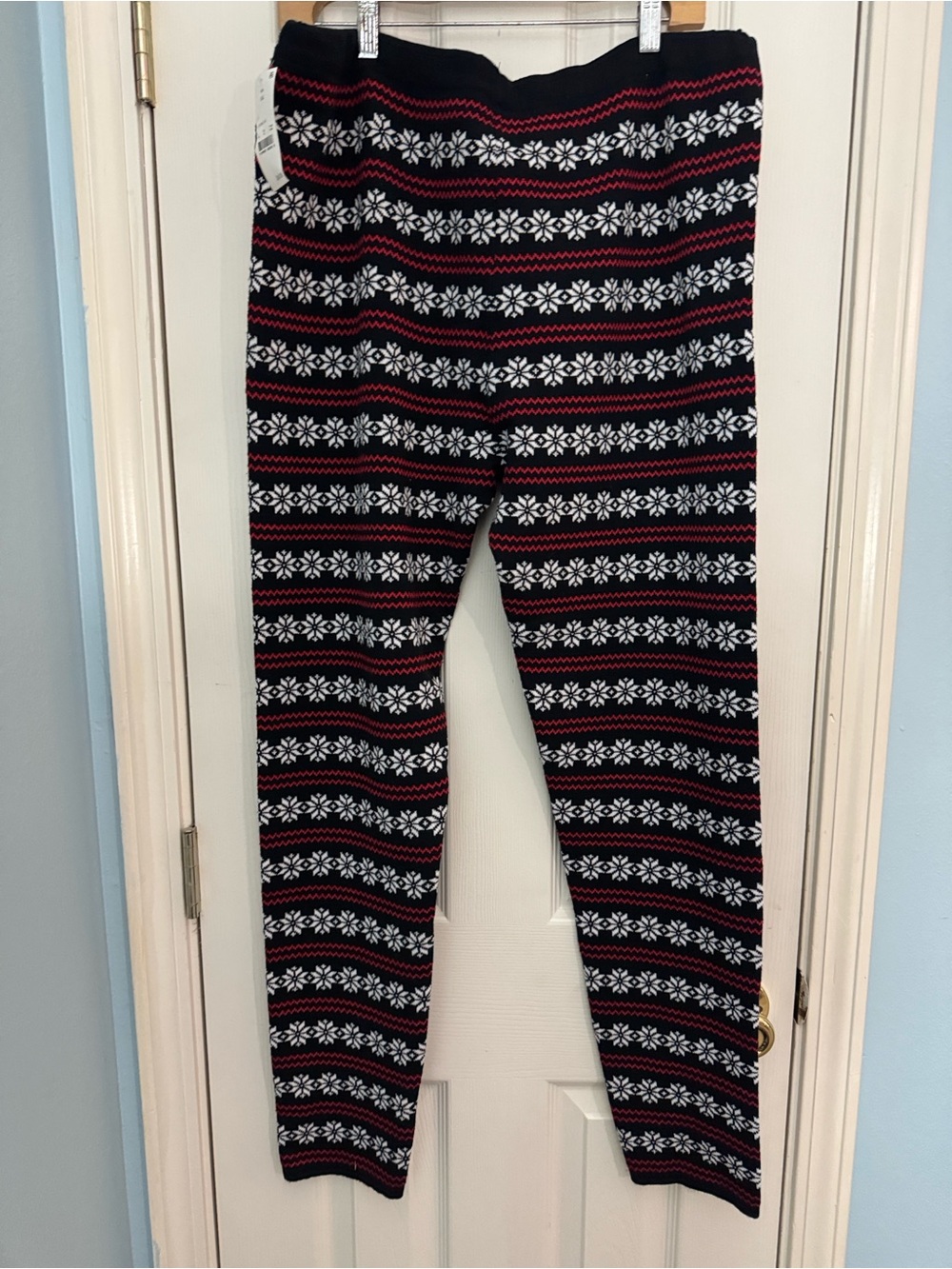 32 Degrees Black Fair Isle Leggings with Red & White Pattern